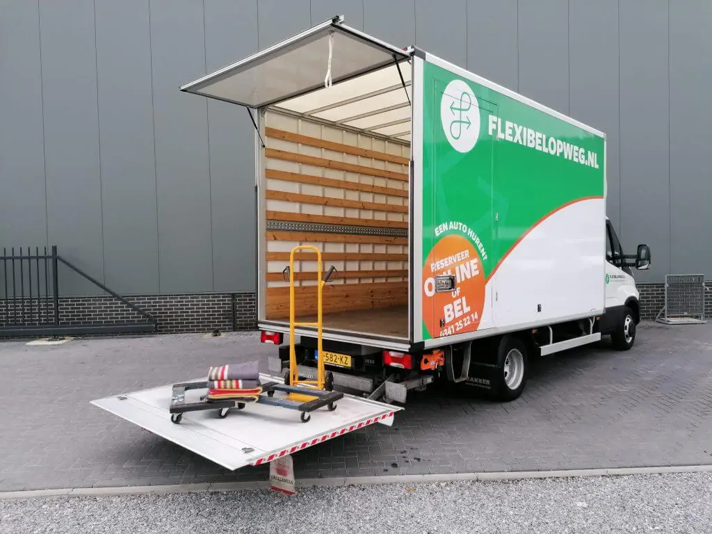 Verhuiswagen met laadklep huren verhuisbus Nunspeet Flexibel op weg autoverhuur