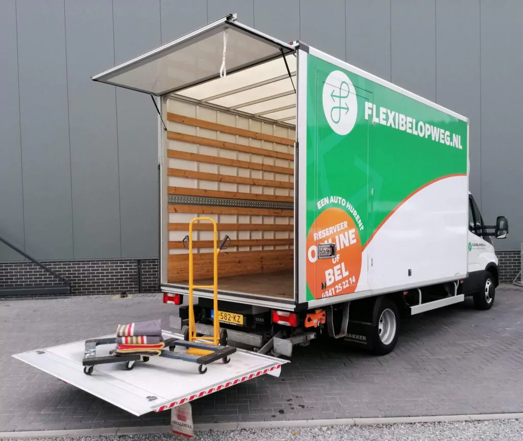 Verhuiswagen met laadklep huren verhuisbus Nunspeet Flexibel op weg autoverhuur