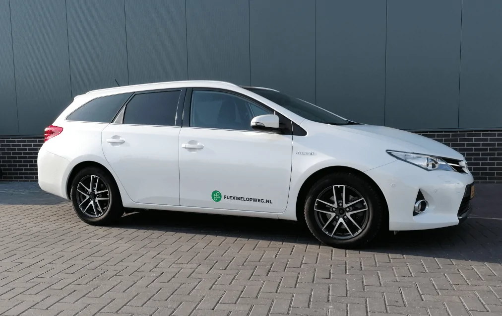 Toyota Auris Hybride automaat shortlease Flexibel op weg autoverhuur Nunspeet
